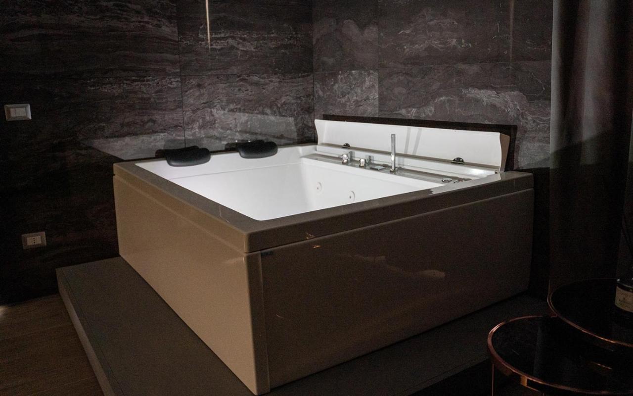 Intimity Luxury Rooms Qualiano Esterno foto
