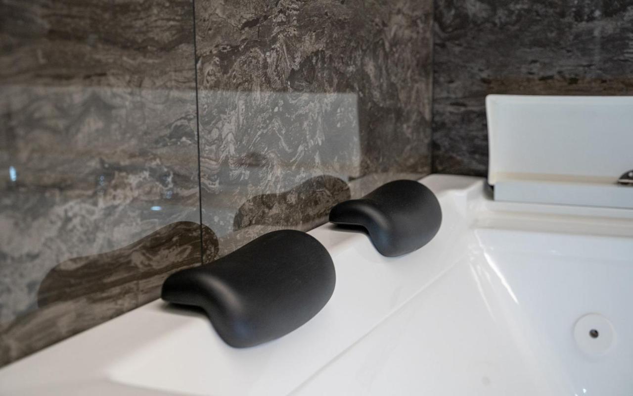 Intimity Luxury Rooms Qualiano Esterno foto